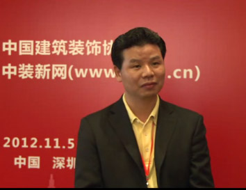 管纪忠在2011年度中国建筑装饰百强企业峰会现场接受采访