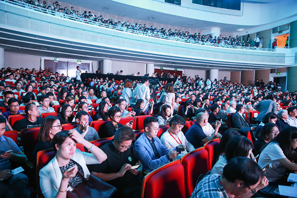 上海商城剧院座无虚席，千余名观众共同参与上海国际室内设计节开幕盛典