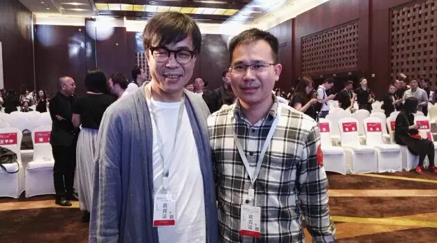 《IDOL锋范》杂志总编黄日伦出席颁奖盛典（图右）